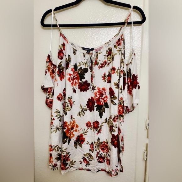 Open Shoulder Top, floral pattern, Ambiance - Picture 1 of 3